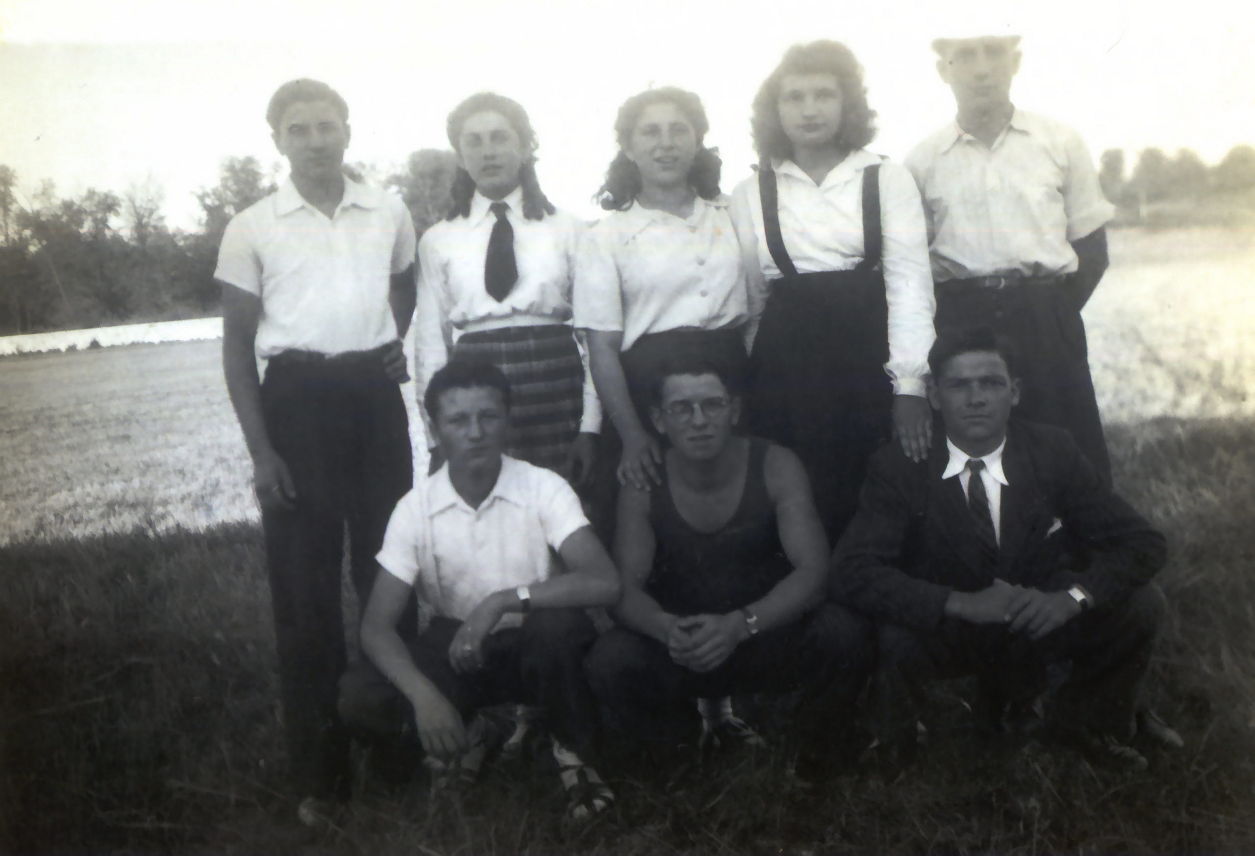 Les copains et les copines du quartier #2 vers 1942