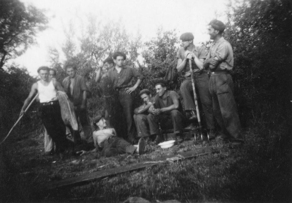 Maubec_groupe_années_40