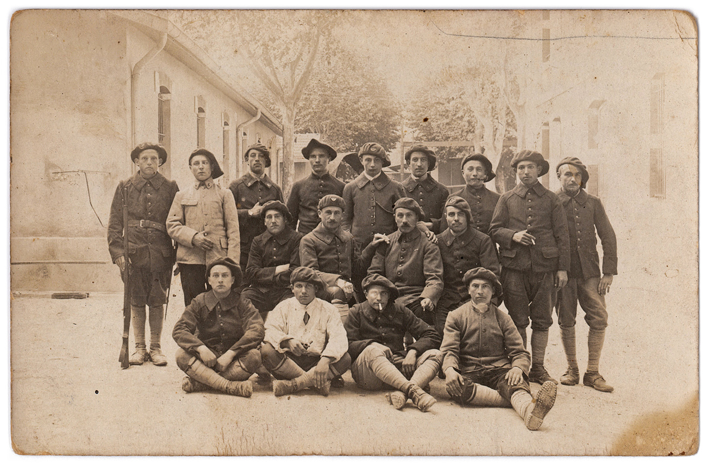 Groupe de soldats. Provenance et date inconnue
